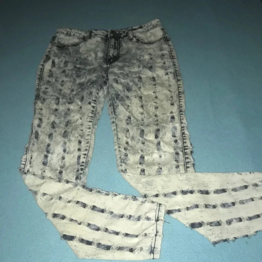 CRAVE FAME by Almost Famous High waisted distress straight leg acid wash size 9